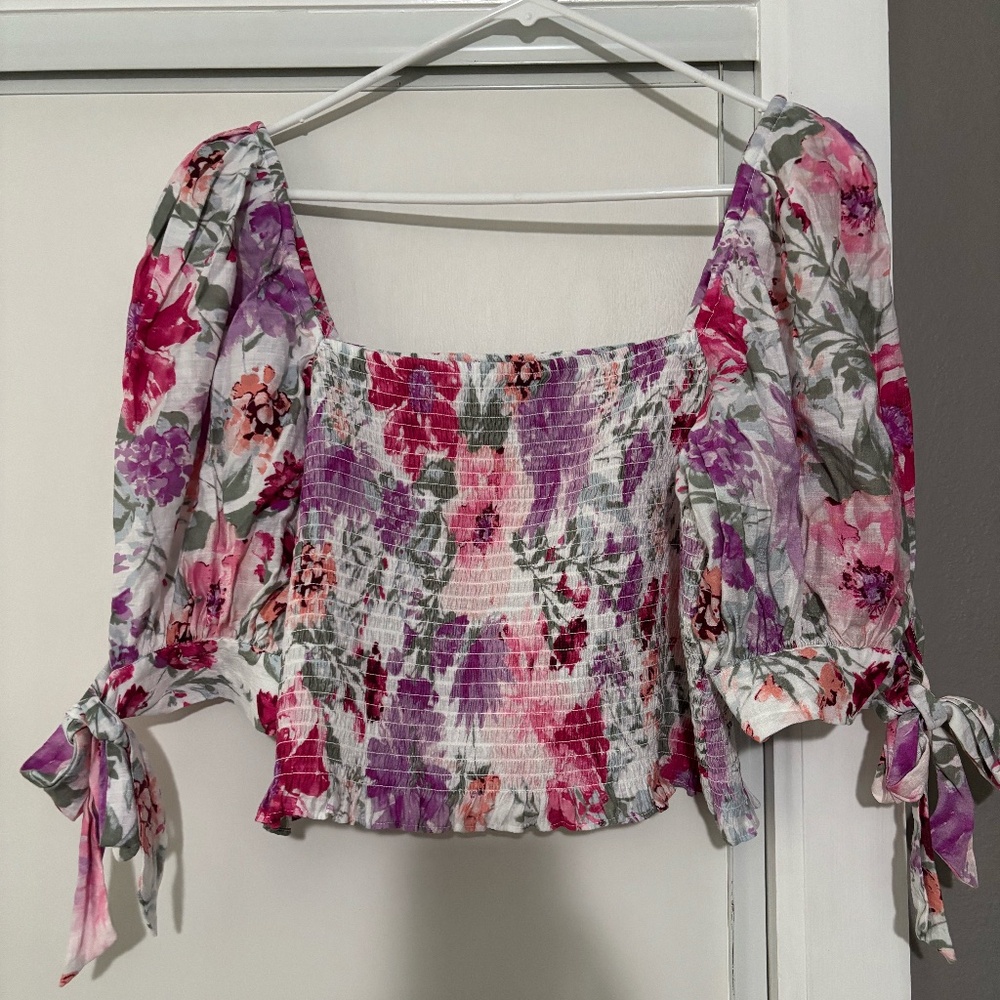 Flower Top with Puff Sleeves